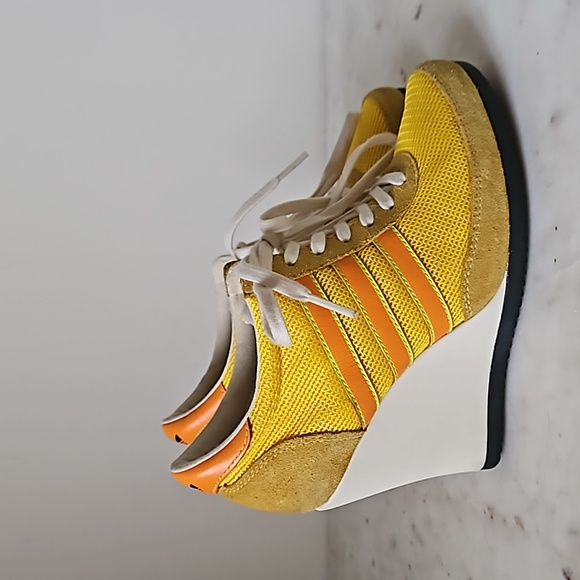 JEREMY SCOTT x ADIDAS: Yellow and orange Arrow wedge sneakers - Picture 3 of 8